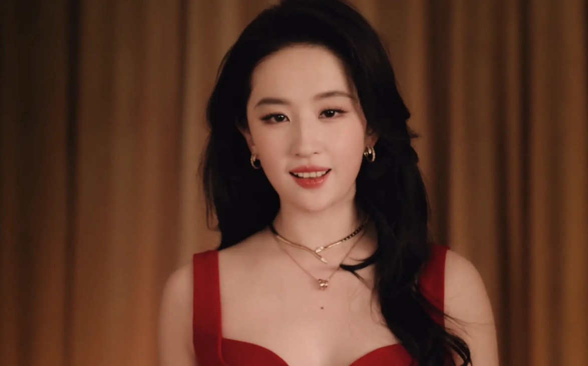 65岁洪晃近况曝光！经历三段失败婚姻，如今与设计师相伴21年很幸福